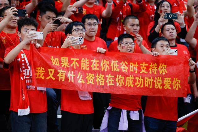 湖人官宣正式签下丁威迪 后者为科比少拿400万