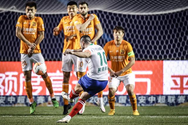 附加赛-76人险胜热火成功晋级 首轮对阵尼克斯