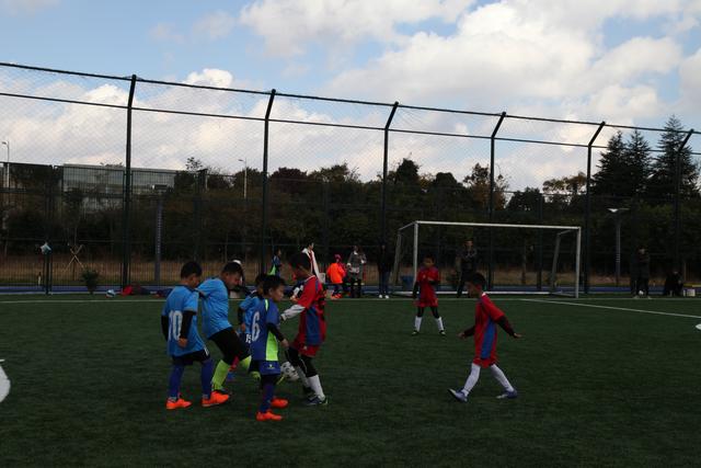 高诗岩21+10+8山东加时胜首钢 范子铭31分